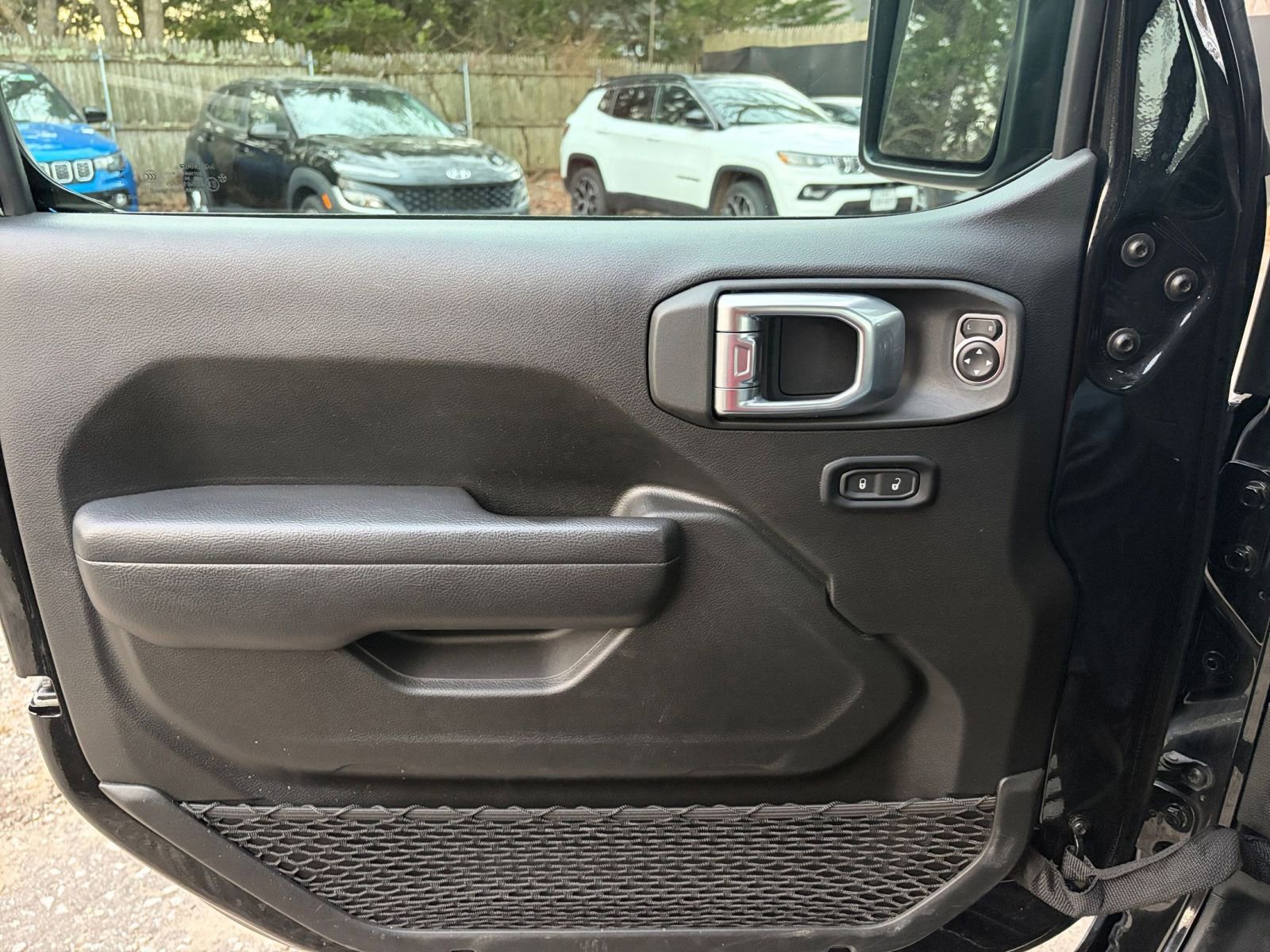 Used 2025 Jeep Wrangler Unlimited Rubicon AWD/4WD image 18