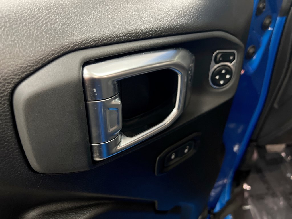 Used 2025 Jeep Wrangler Sport AWD/4WD image 22