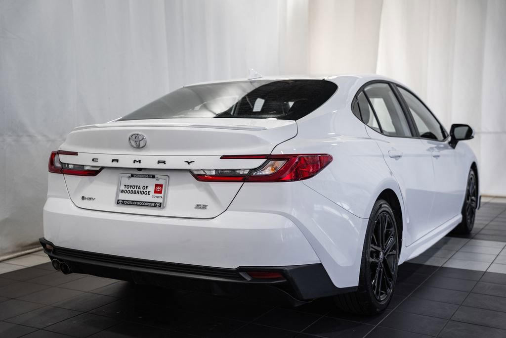 Used 2025 Toyota Camry SE FWD image 4