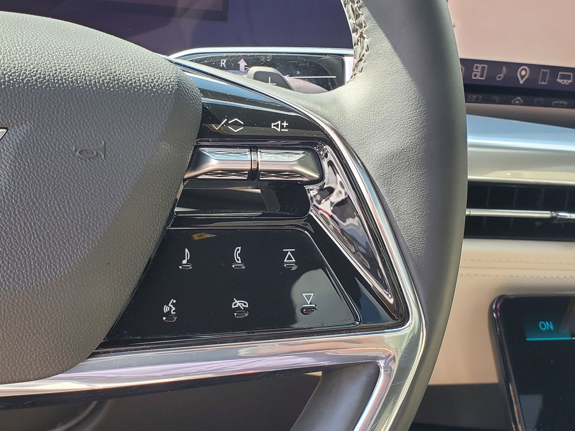 Used 2025 Cadillac Escalade Sport w/ Touring Package image 27