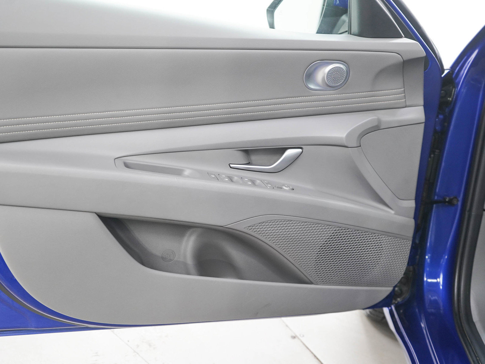Used 2025 Hyundai Elantra SEL FWD image 16