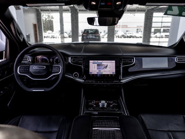 Used 2022 Jeep Wagoneer Series III w/ Premium Group I image 17