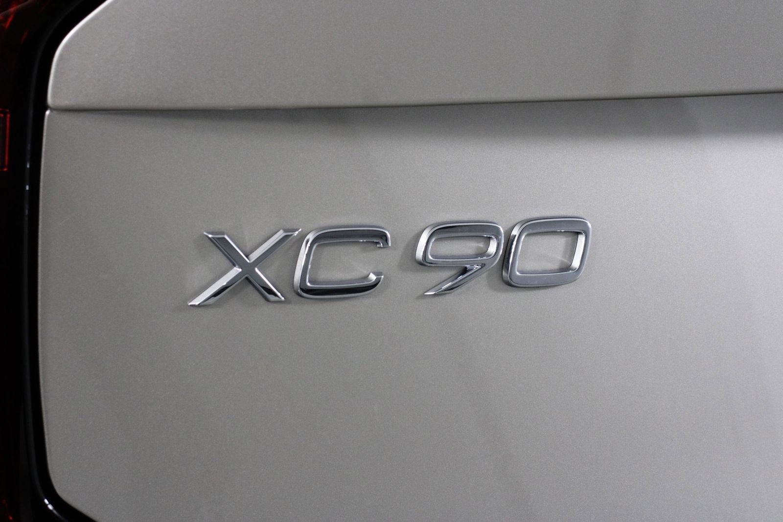 New 2026 Volvo XC90 T8 Plus w/ Protection Package Premier AWD/4WD image 16