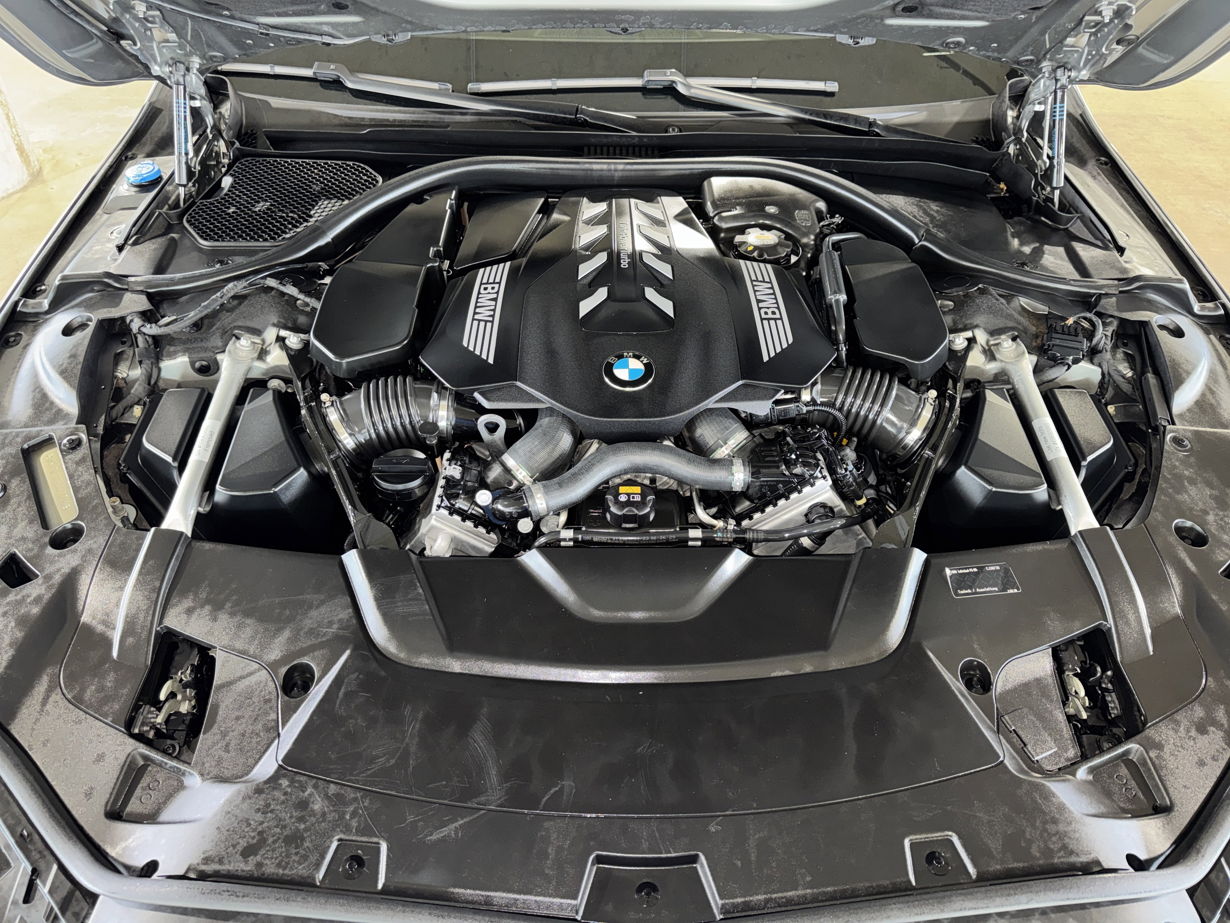 Used 2022 BMW 750i xDrive w/ Executive Package image 35