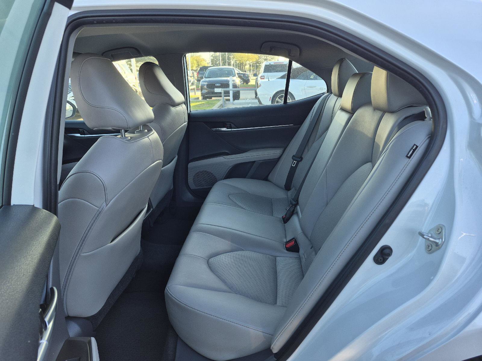 Used 2021 Toyota Camry XLE image 10