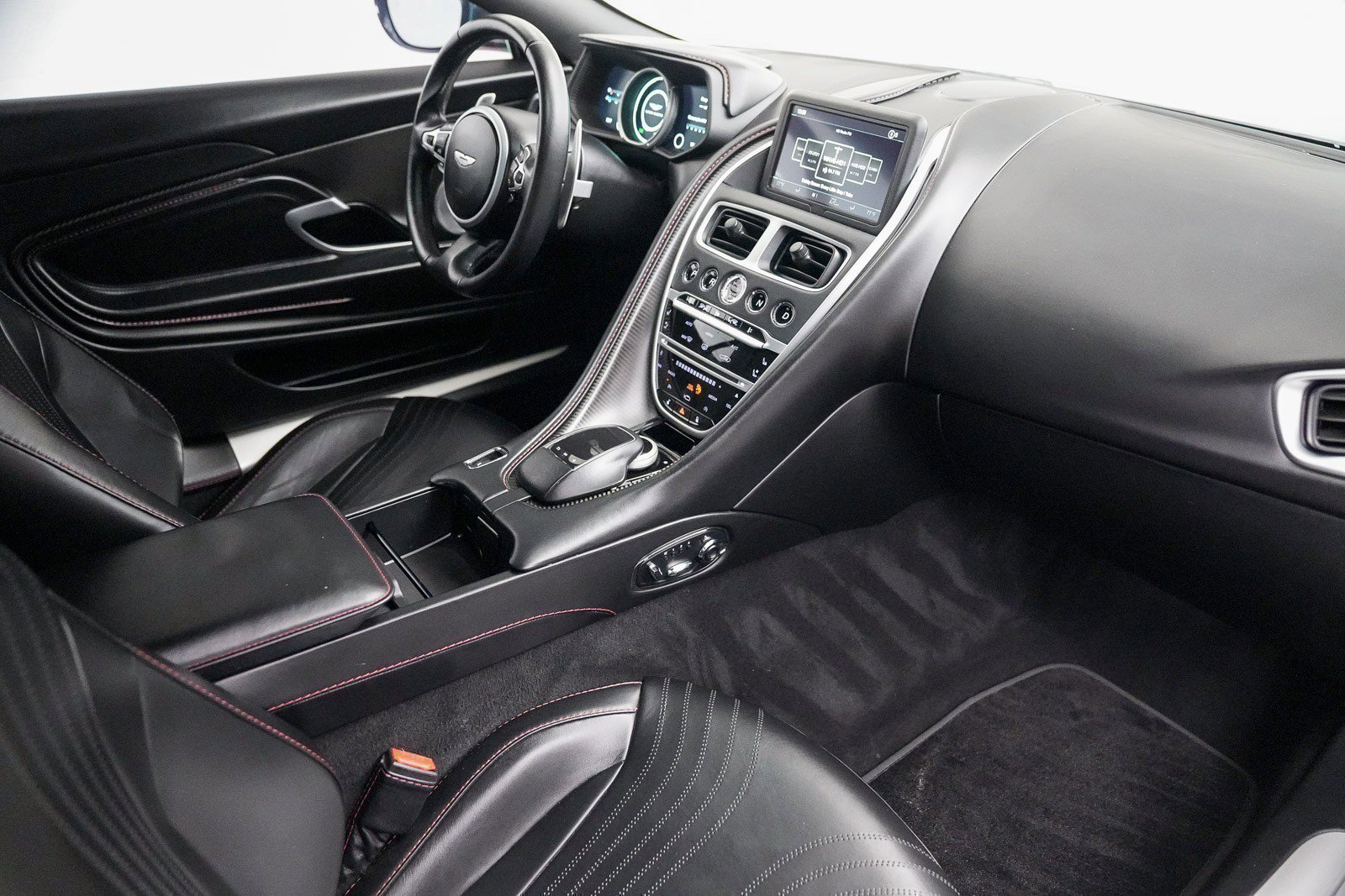 Used 2018 Aston Martin DB11 V12 image 18