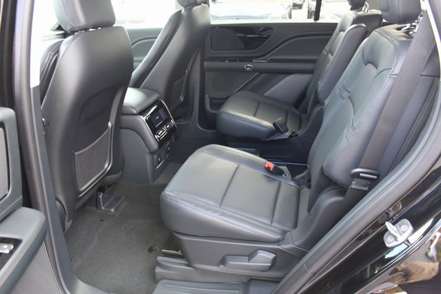 New 2026 Lincoln Aviator AWD image 13
