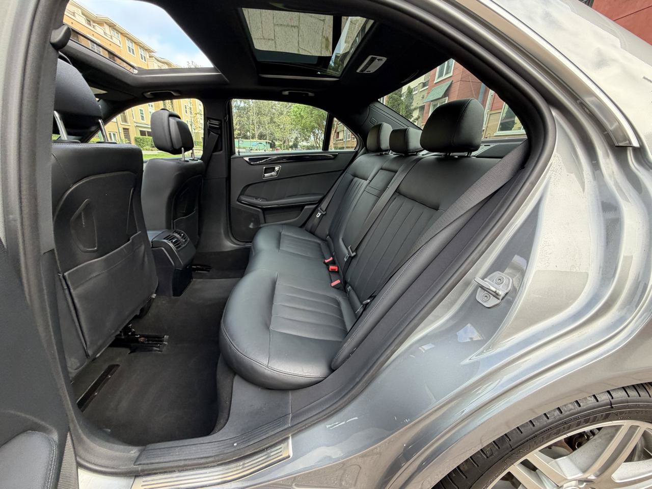 Used 2010 Mercedes-Benz E 550 Sedan image 34