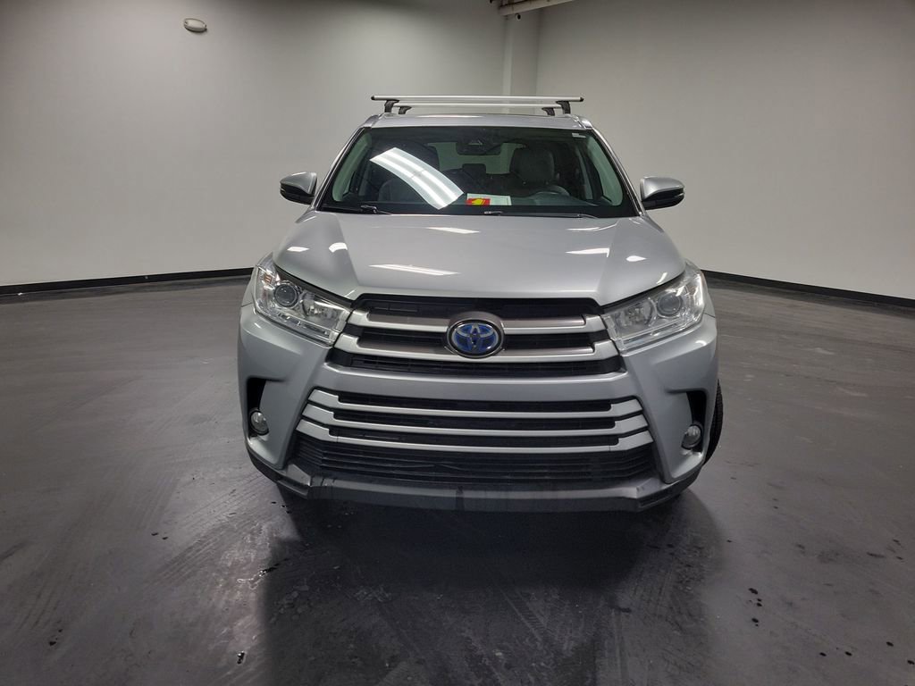 Used 2017 Toyota Highlander XLE image 2