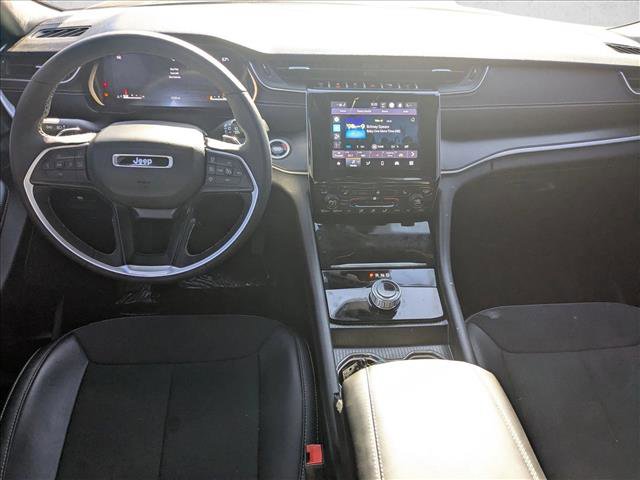 Certified 2025 Jeep Grand Cherokee Altitude image 17