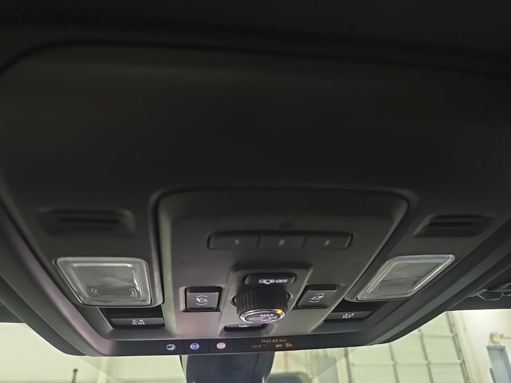 Used 2021 Chevrolet Tahoe Premier w/ Premium Package image 24