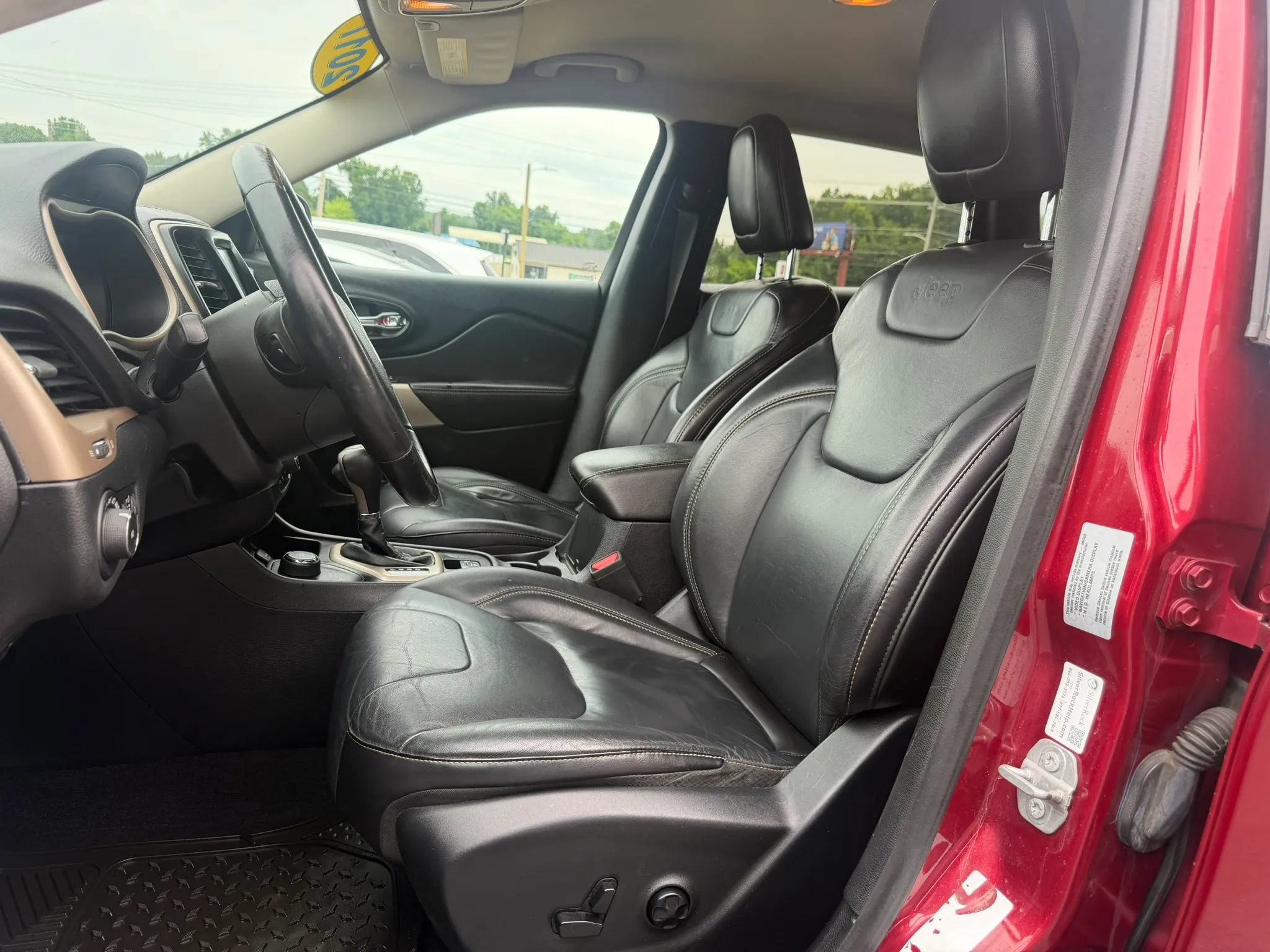 Used 2017 Jeep Cherokee Limited AWD/4WD image 10