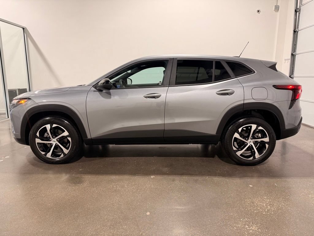 Used 2024 Chevrolet Trax RS w/ Driver Confidence Package FWD image 8