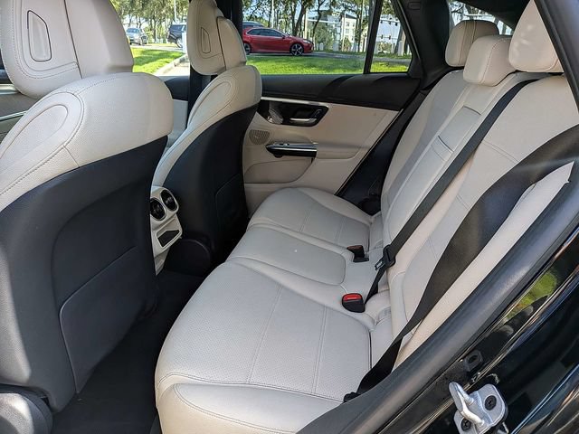 Used 2024 Mercedes-Benz GLC 300 4MATIC image 17