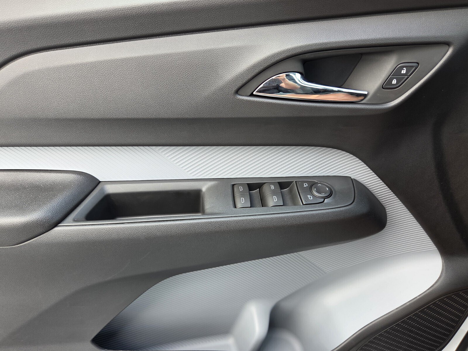 New 2027 Chevrolet Bolt LT w/ Comfort Package FWD image 11