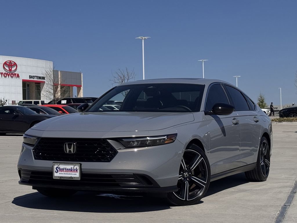 Used 2025 Honda Accord Sport image 2