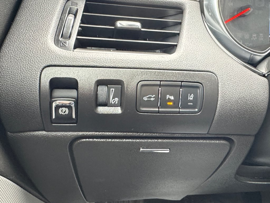 Used 2015 Chevrolet Impala LTZ FWD image 13