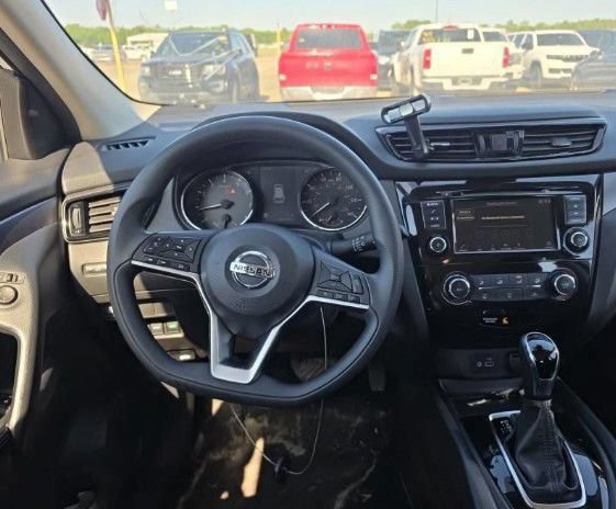 Used 2022 Nissan Rogue Sport S FWD image 2