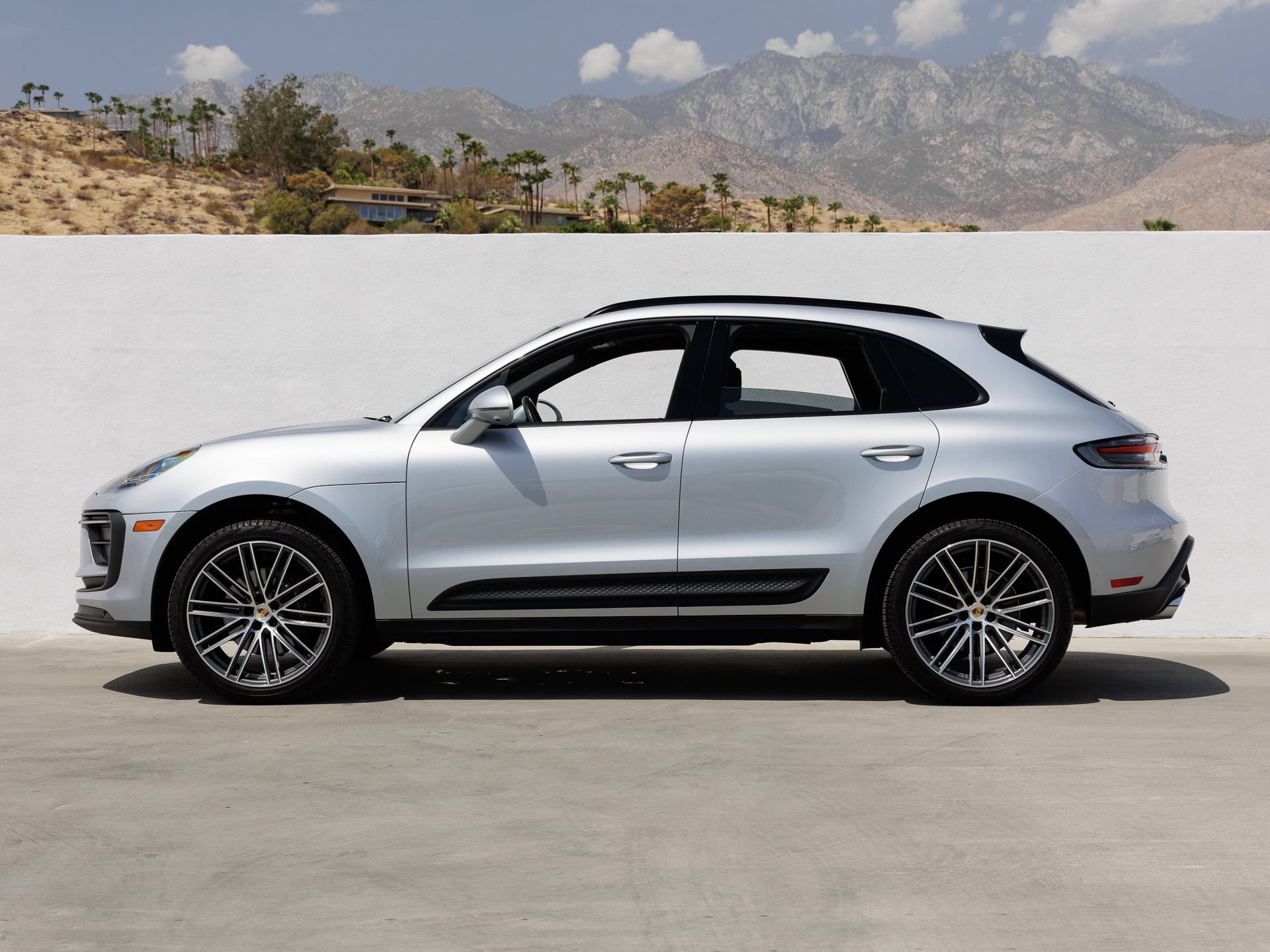 Certified 2026 Porsche Macan AWD/4WD image 2
