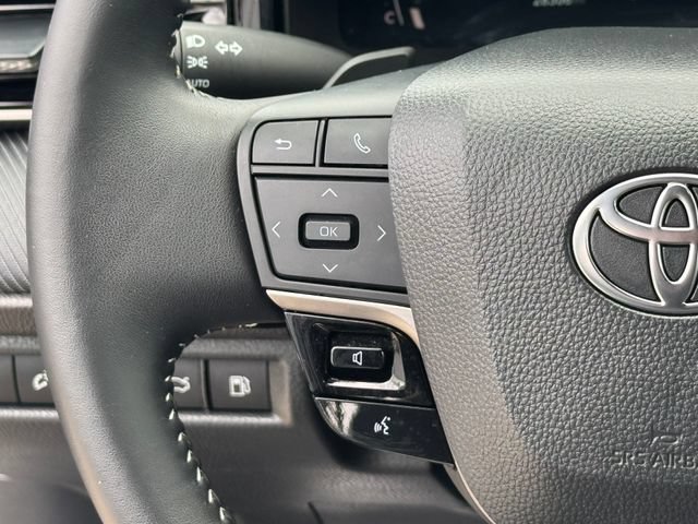 Used 2025 Toyota Camry SE FWD image 23