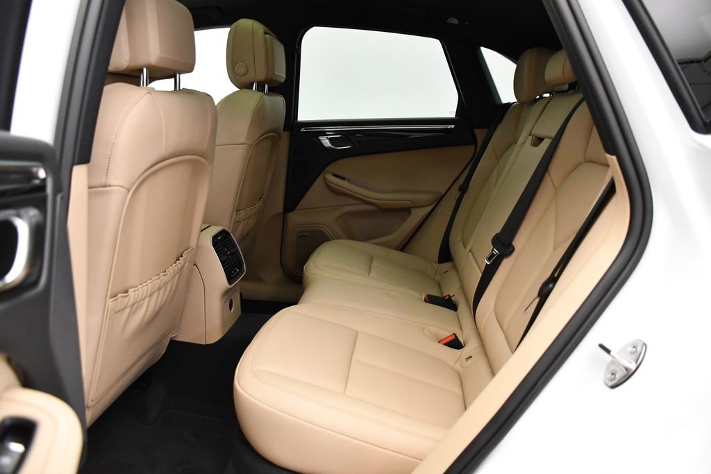 Certified 2025 Porsche Macan image 44