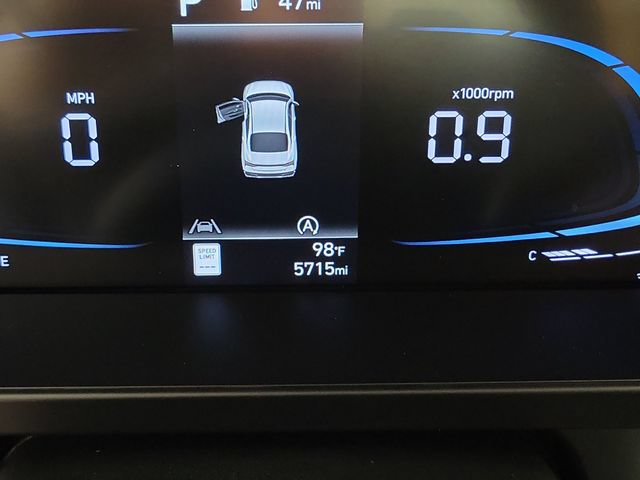 Used 2025 Hyundai Elantra SE FWD image 2
