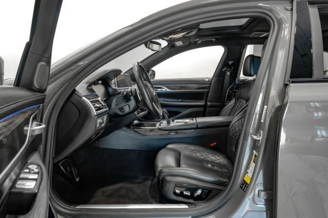 Used 2020 BMW 750i xDrive w/ Executive Package AWD/4WD image 4