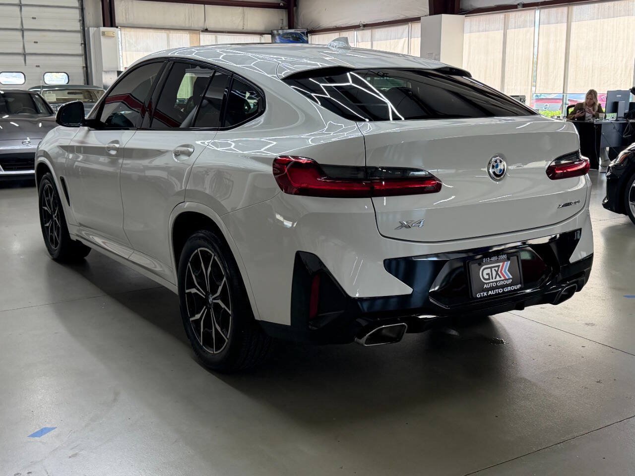 Used 2022 BMW X4 xDrive30i w/ M Sport Package 2 AWD/4WD image 4
