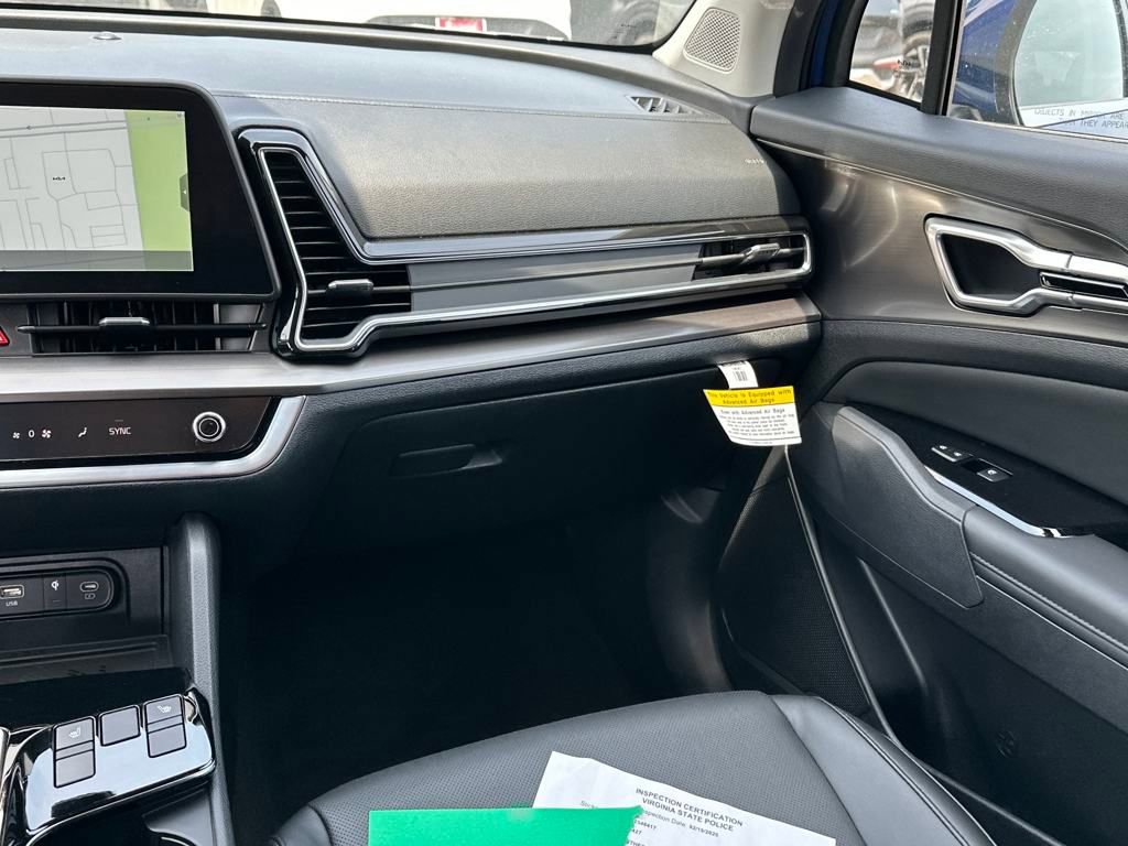 Used 2024 Kia Sportage EX image 12