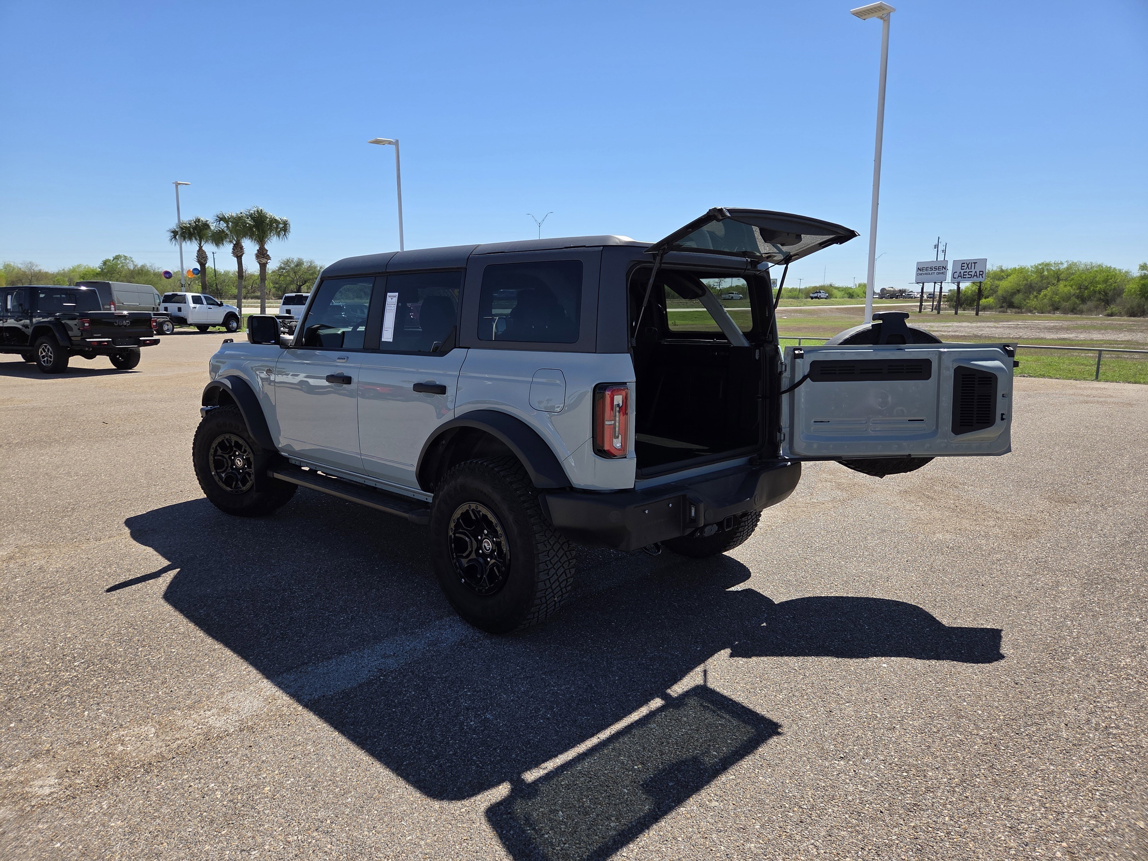 Used 2023 Ford Bronco Wildtrak image 25