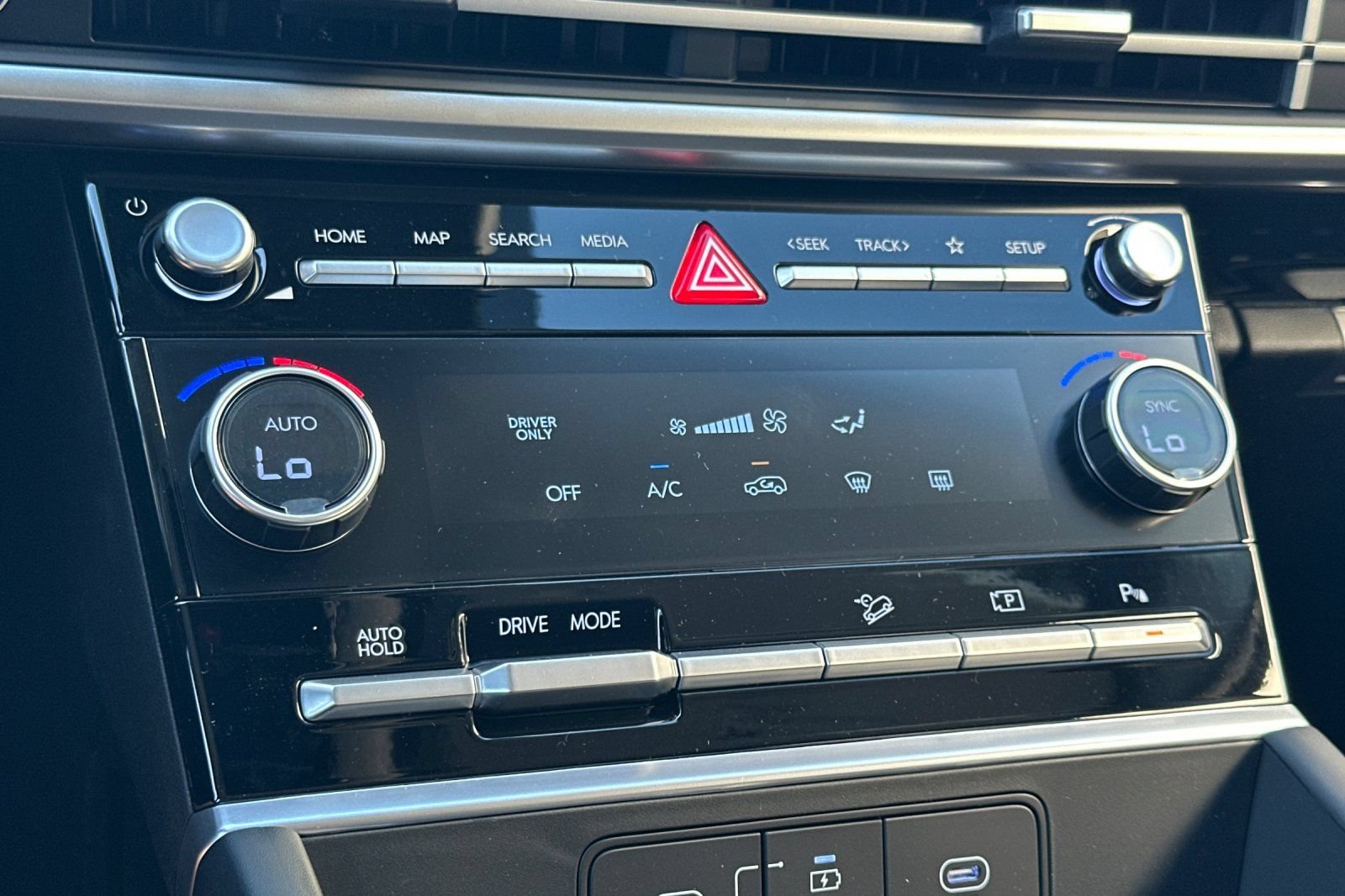 Certified 2026 Hyundai Santa Fe SE FWD image 22