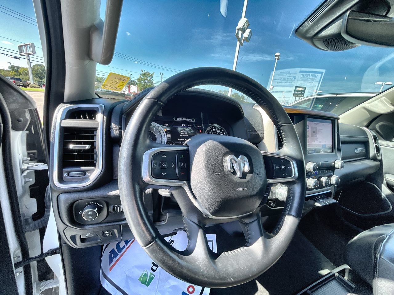 Used 2022 RAM 1500 Laramie AWD/4WD image 10