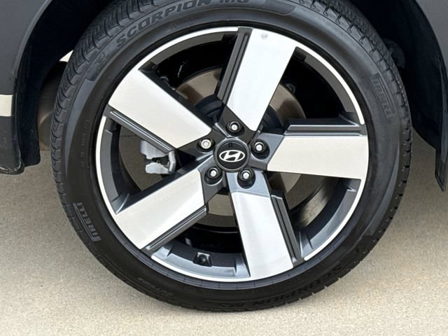 Used 2025 Hyundai Santa Fe Limited FWD image 9
