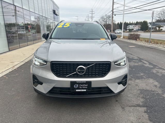 Certified 2025 Volvo XC40 B5 Plus AWD/4WD image 7
