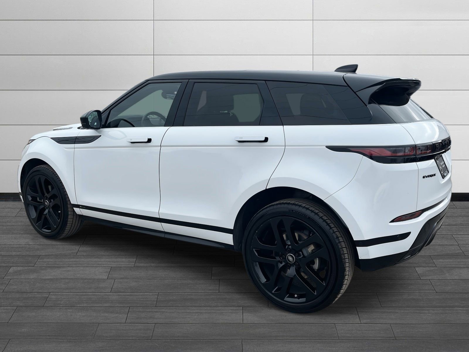 Used 2021 Land Rover Range Rover Evoque R-Dynamic SE image 4
