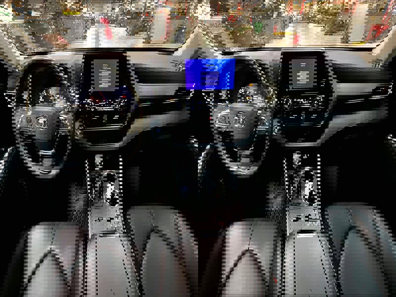 Used 2023 Toyota Highlander XLE image 22