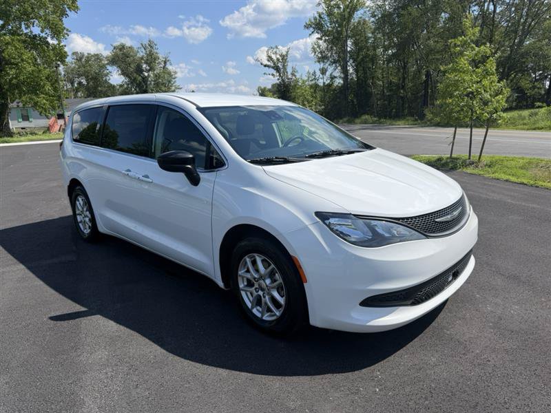 Used 2024 Chrysler Voyager LX FWD image 18