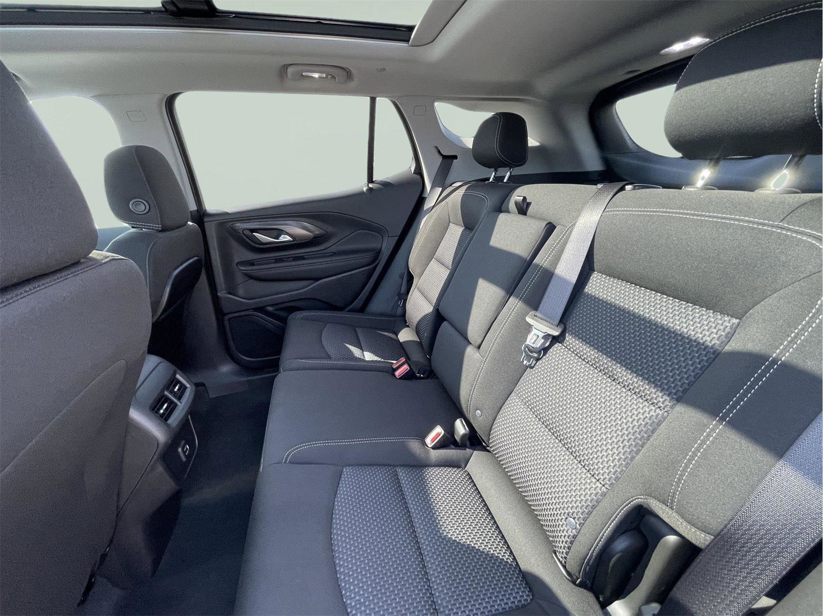 Used 2022 GMC Terrain SLE w/ Driver Convenience Package AWD/4WD image 14