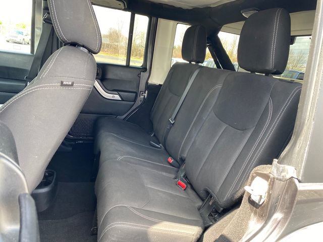 Used 2018 Jeep Wrangler Unlimited Sahara AWD/4WD image 17