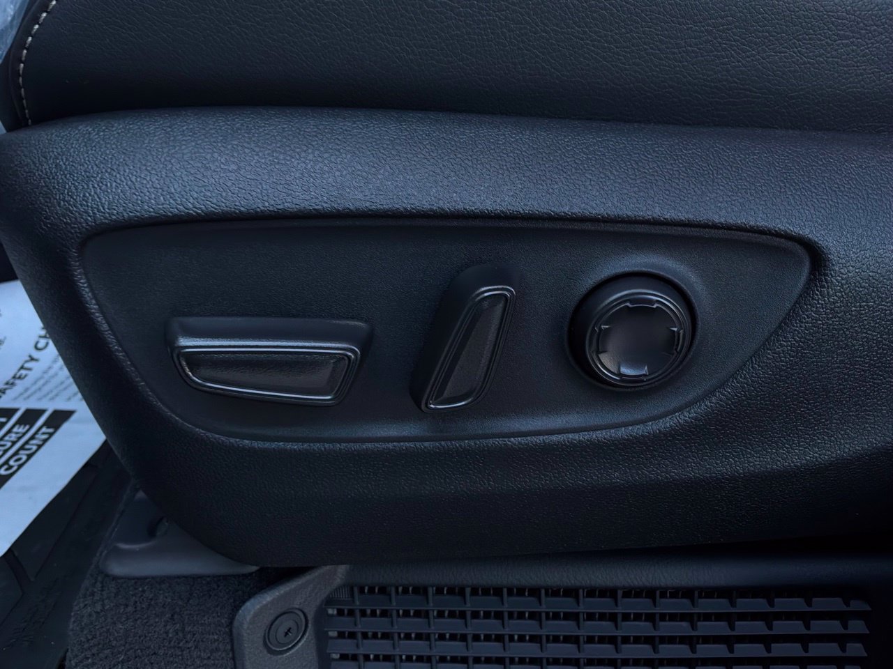 New 2026 Toyota Sienna Limited FWD image 10