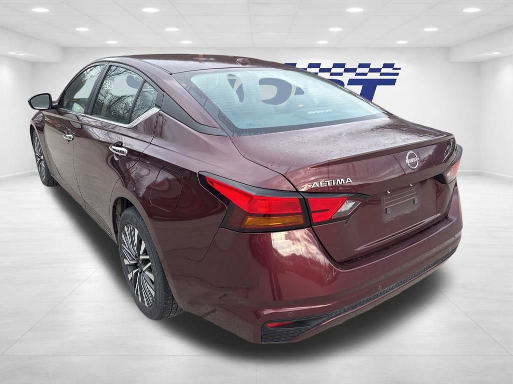 Used 2024 Nissan Altima 2.5 SV image 7