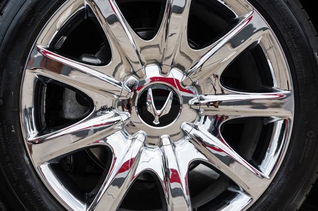 Used 2012 Hyundai Equus Signature RWD image 3