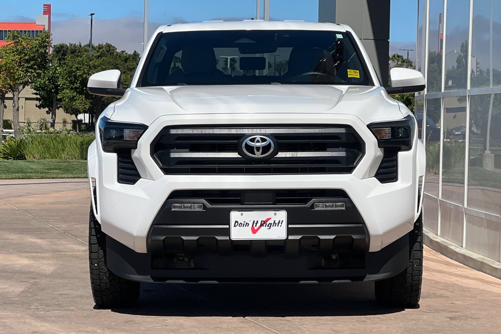 Certified 2024 Toyota Tacoma SR5 AWD/4WD image 11