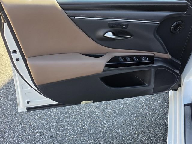 Certified 2023 Lexus ES 300h Ultra Luxury w/ Accessory Package (Z2) image 35