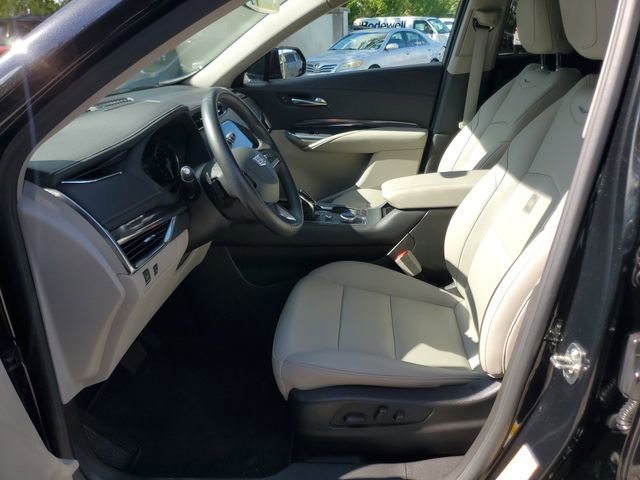 Used 2022 Cadillac XT4 Luxury w/ Driver Awareness Package image 17