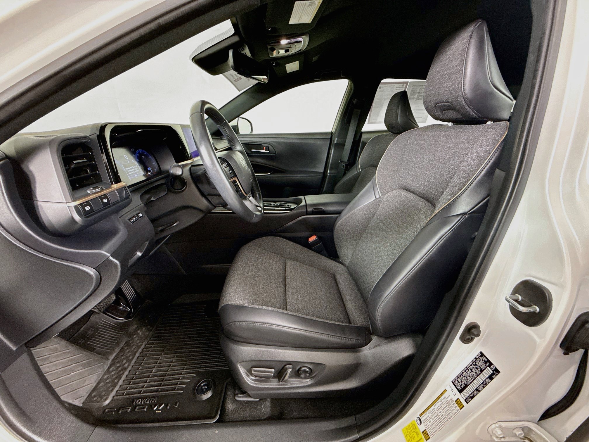 Certified 2023 Toyota Crown AWD/4WD image 22