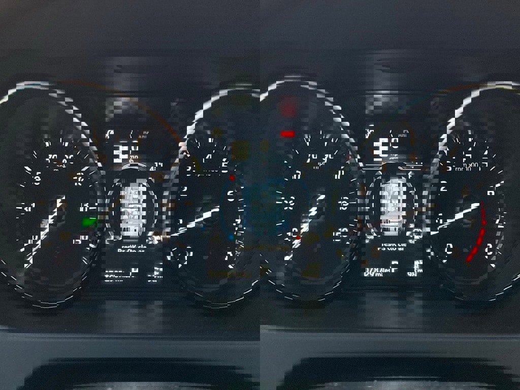 Used 2018 Land Rover Discovery Sport HSE image 17