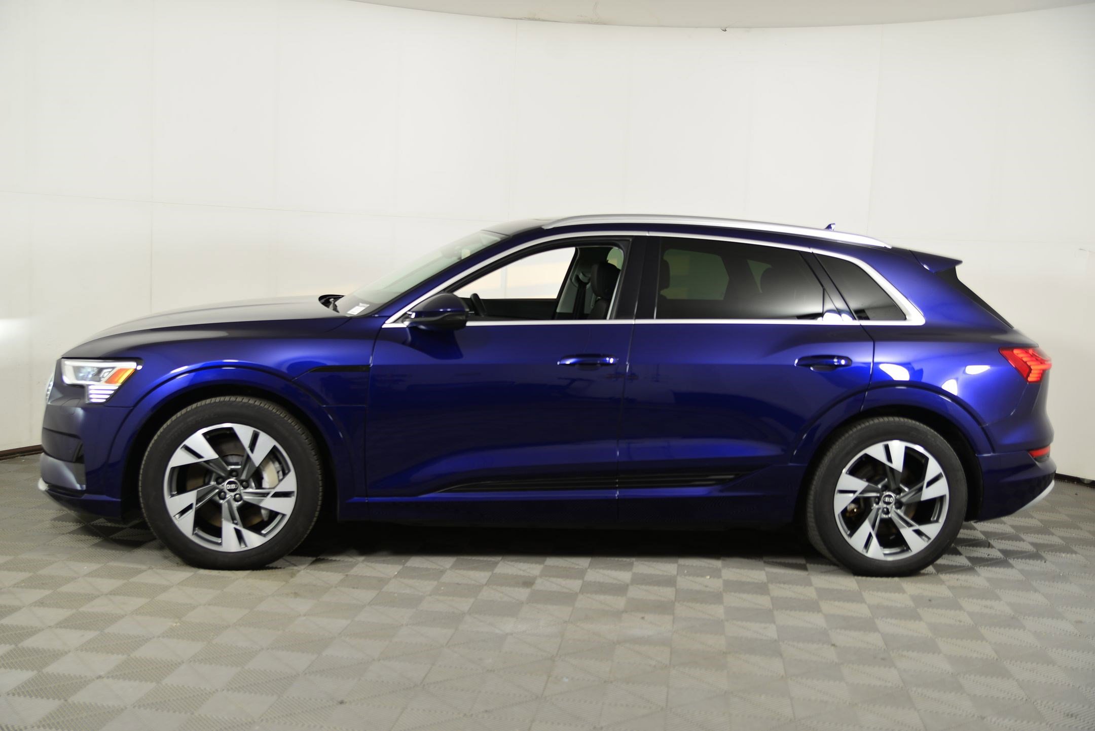 Certified 2021 Audi e-tron Premium image 2