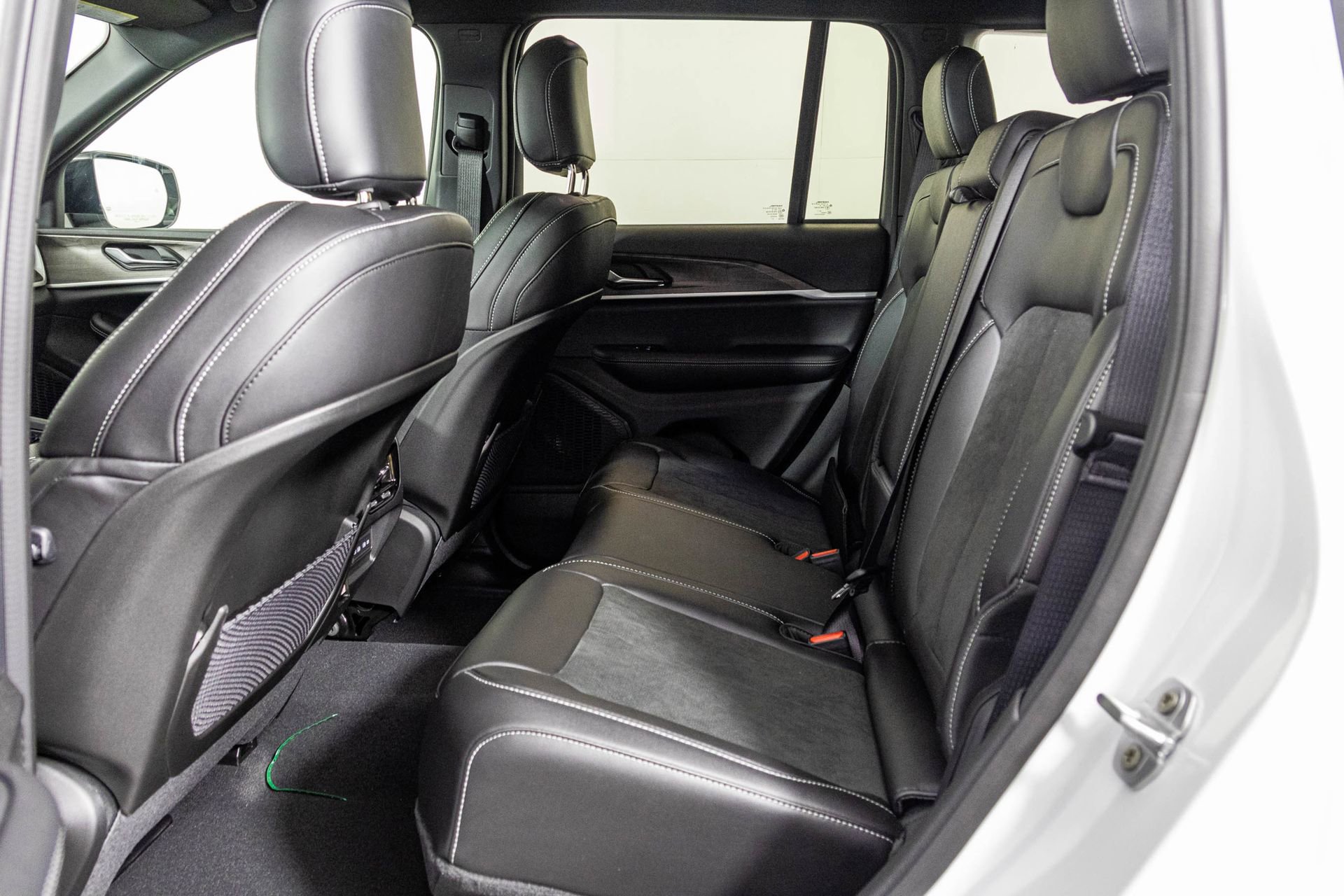 New 2026 Jeep Grand Cherokee Altitude AWD/4WD image 37