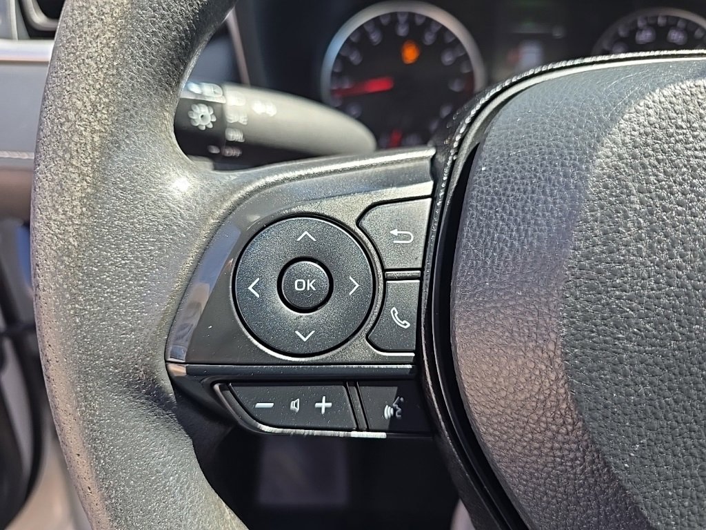 Used 2022 Toyota RAV4 LE image 18